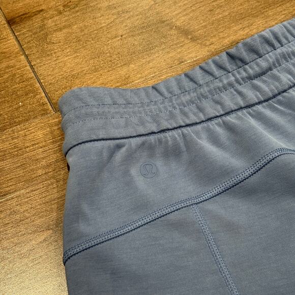 Lululemon Women's Softstreme High-Rise Short 4" Oasis Blue size 4 EUC - Picture 8 of 8